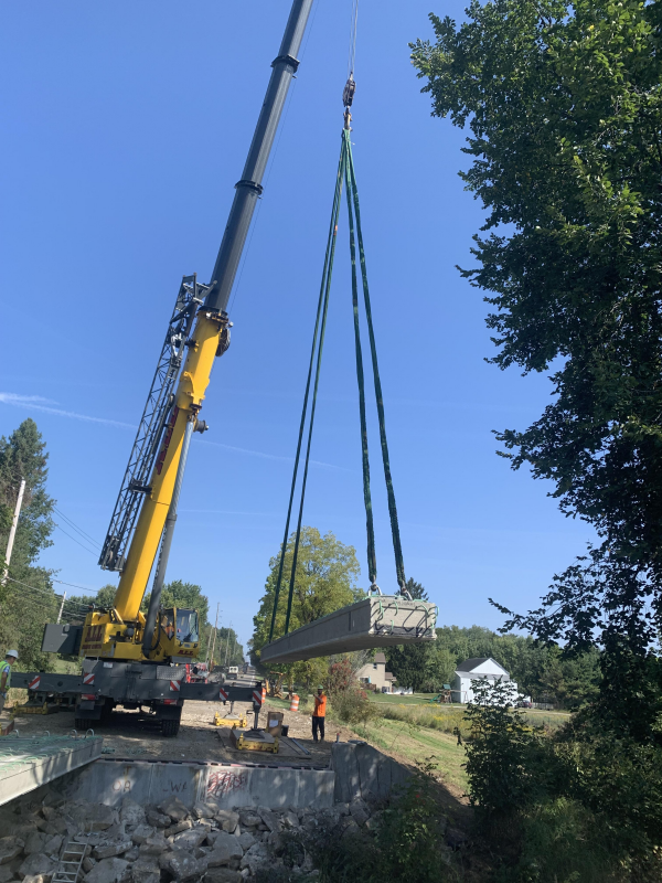 Image of South Main St Bridge beam laying 1