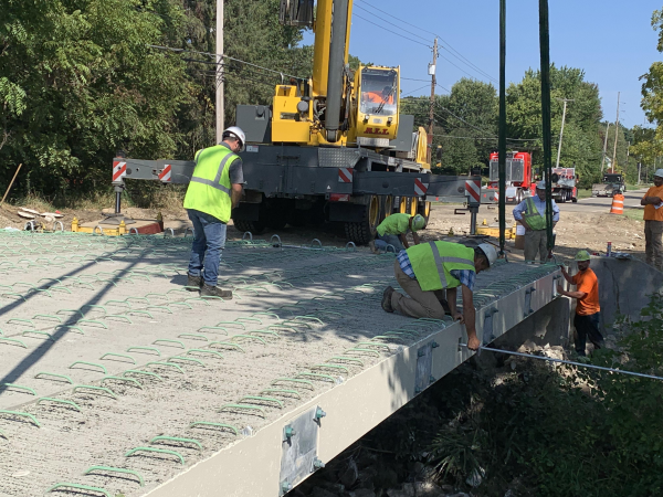 Image of South Main St Bridge beam laying 3 title=